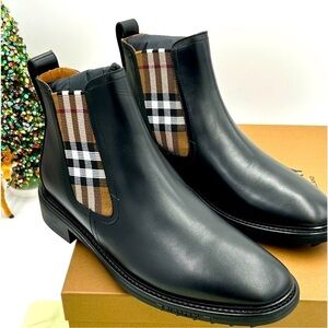 Men’s Burberry classic check leather Chelsea boot size 43 made in Italy.